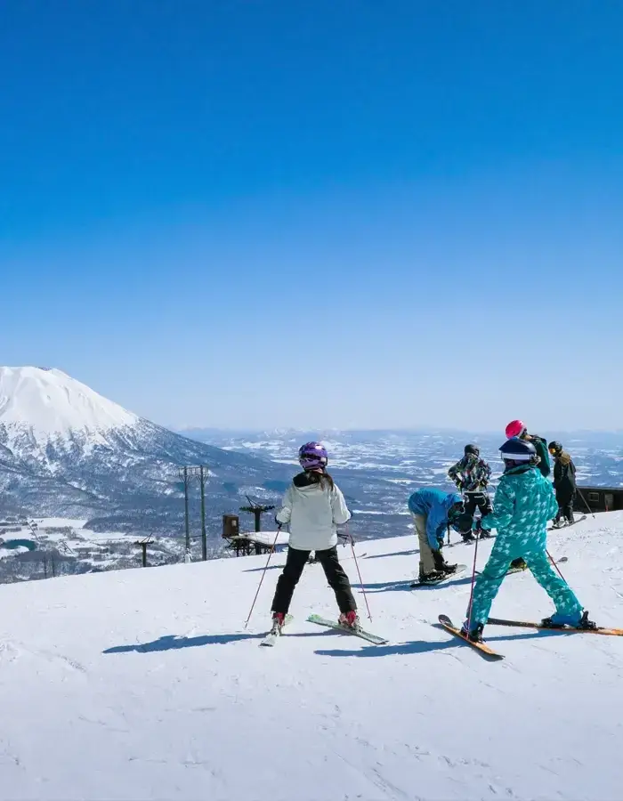 imgi_13_shutterstock_1942976761_skiing_700x900